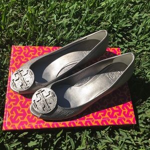 Tory Burch. Silver Peep Toe Wedge. Size 8.5 M.